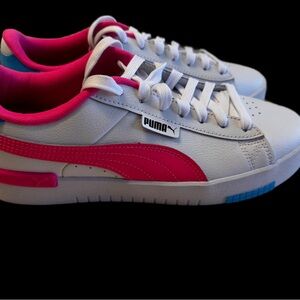 NEW WITHOUT TAGS- Puma Jada white - flue pink- SIZE 9.5